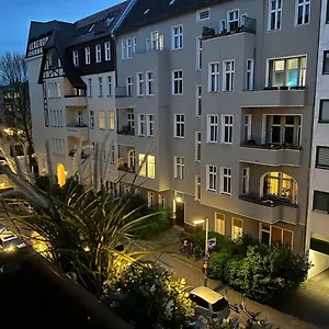 Cozy Modern With Small Balcony In The Heart Of Apartment